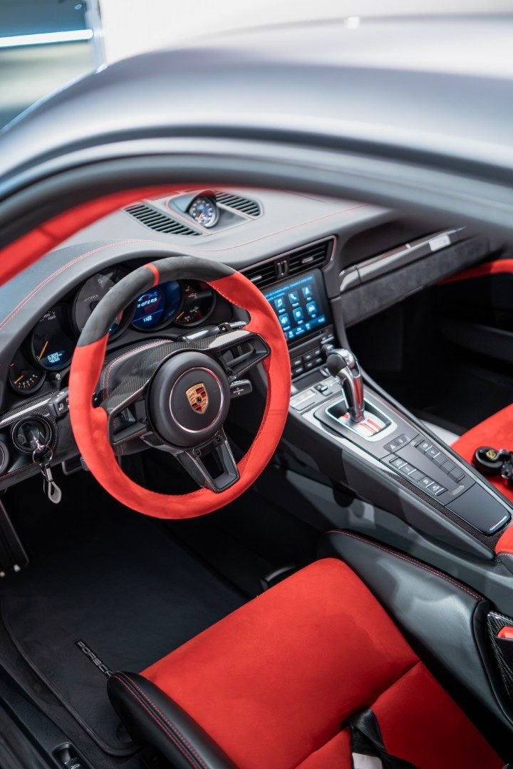 Porsche 911 GT2 RS Weissach
