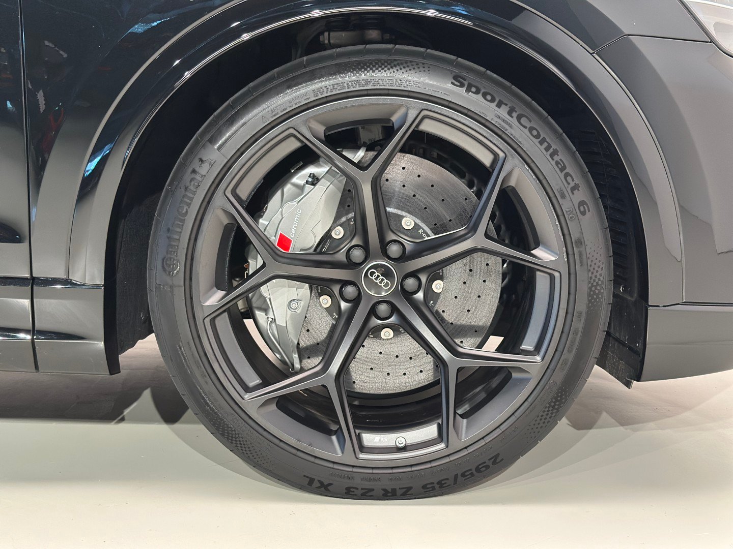 Audi RSQ8 Performance