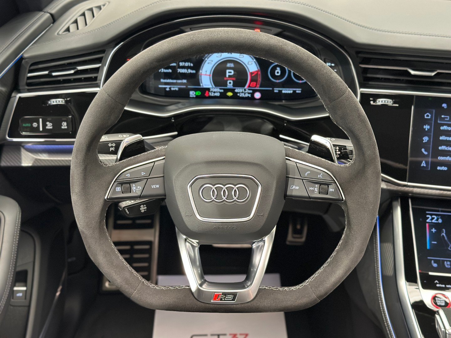 Audi RSQ8 Performance