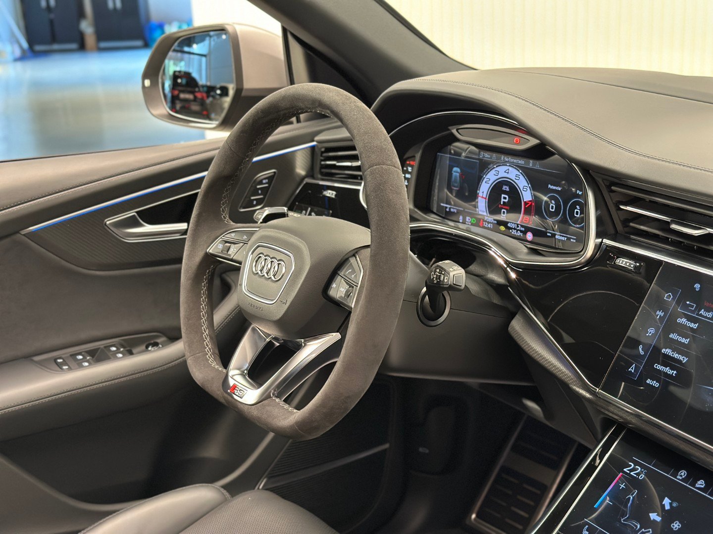 Audi RSQ8 Performance