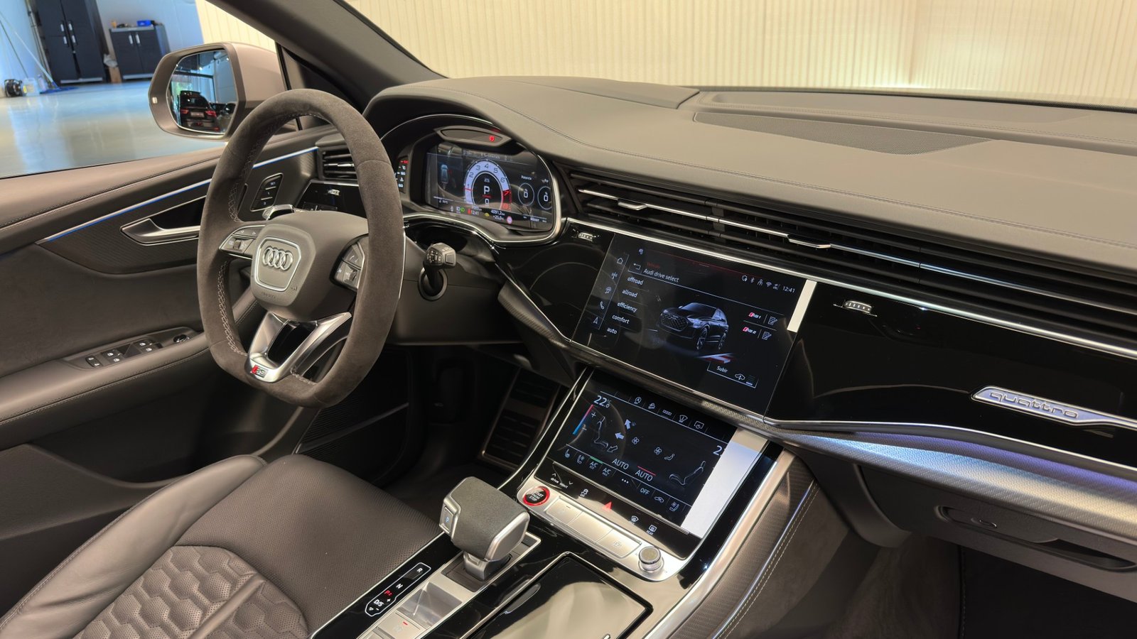 Audi RSQ8 Performance