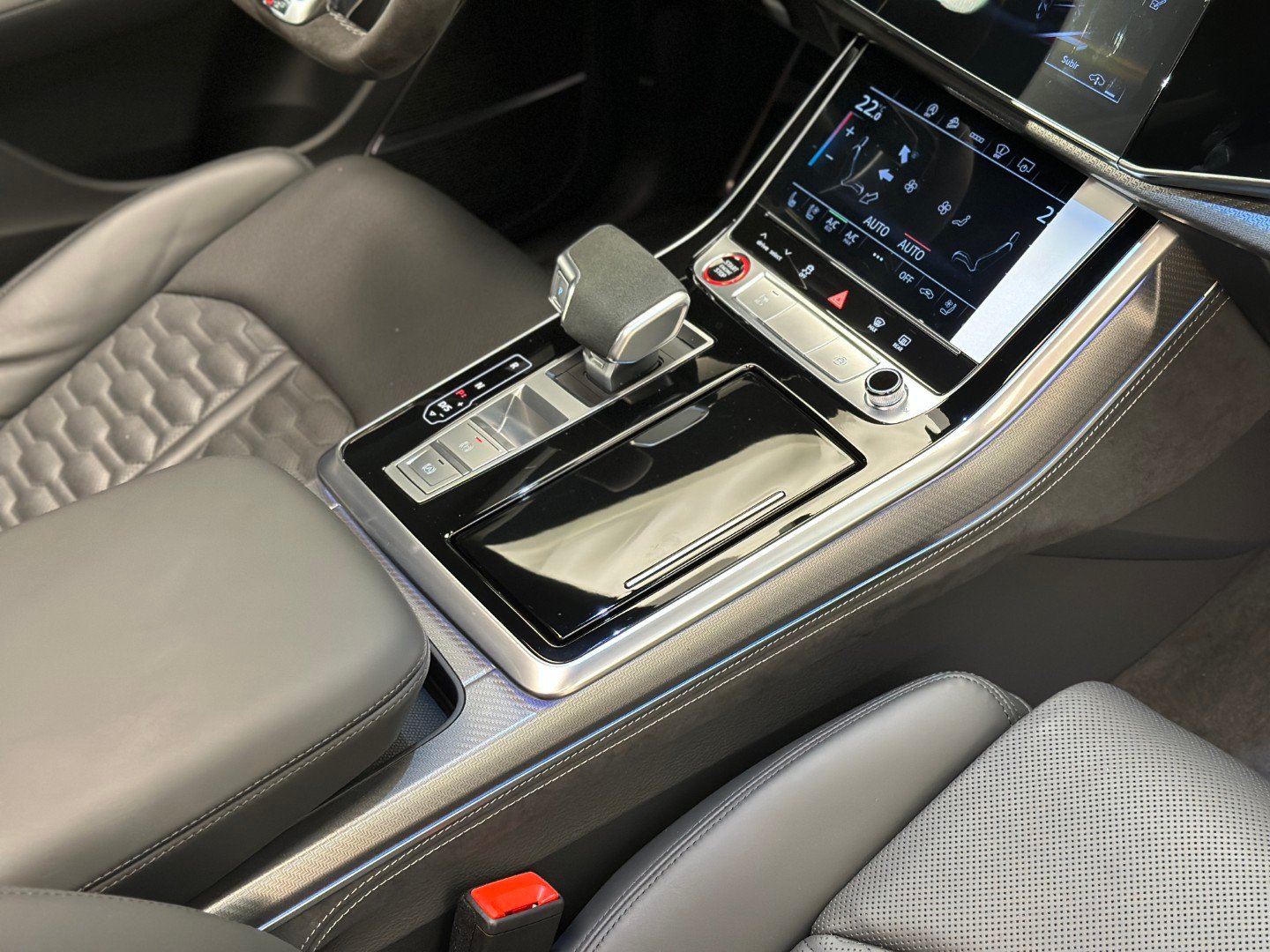 Audi RSQ8 Performance